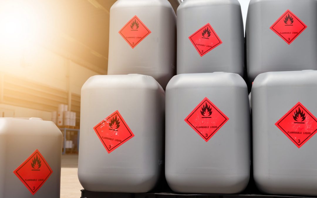 Estrategias para una Gestión Efectiva de Riesgos en el Transporte de Sustancias Peligrosas con Etiquetas ADR