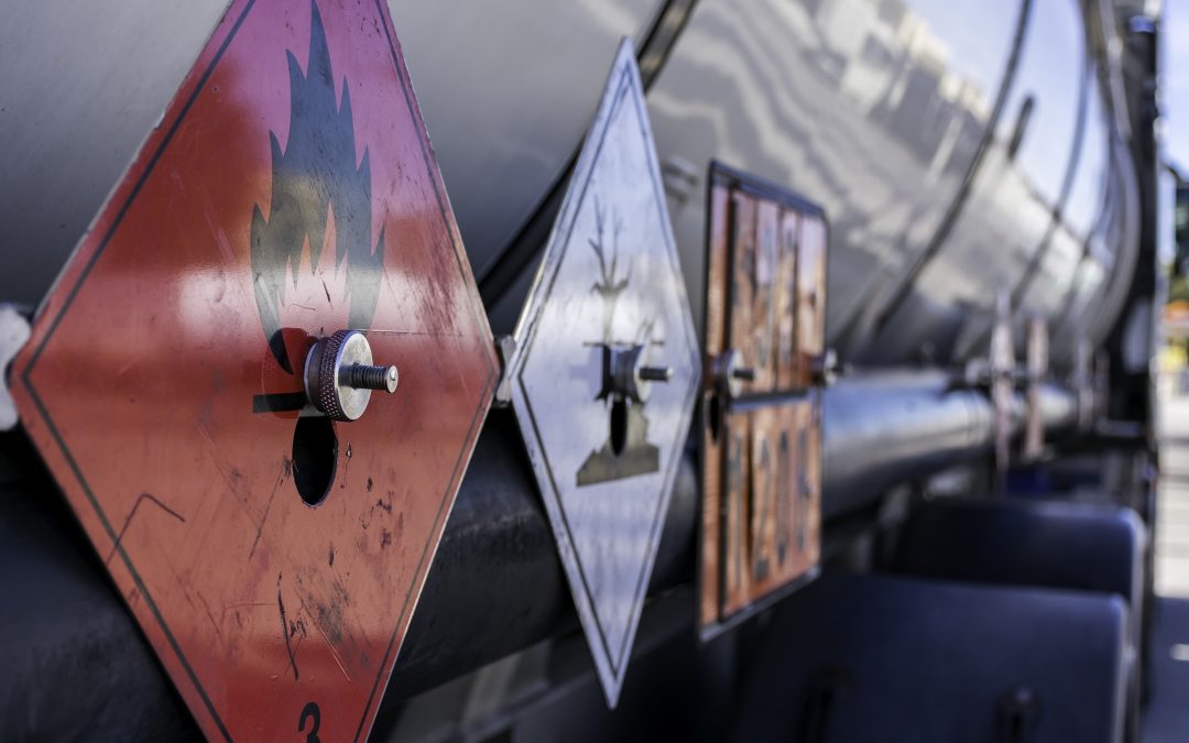 Normativas Internacionales en el Transporte de Mercancías Peligrosas: Diferencias y Convergencias